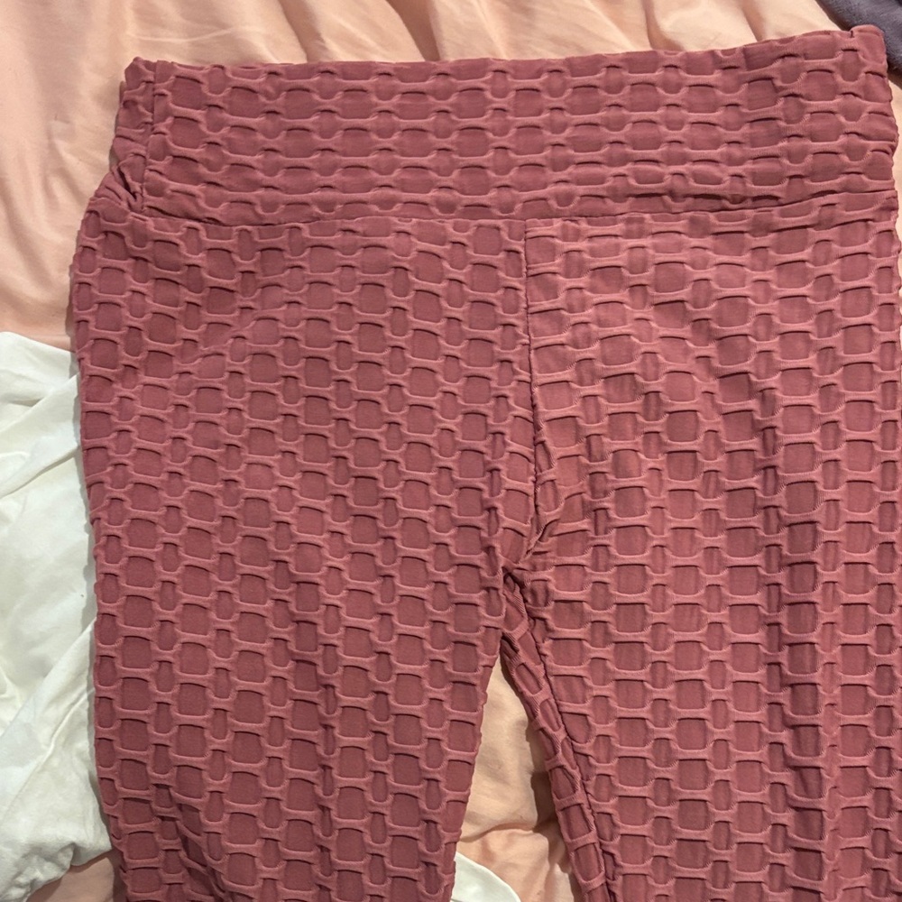 Adult XL TikTok Textured pink Leggings NWOT! - Picture 2 of 2